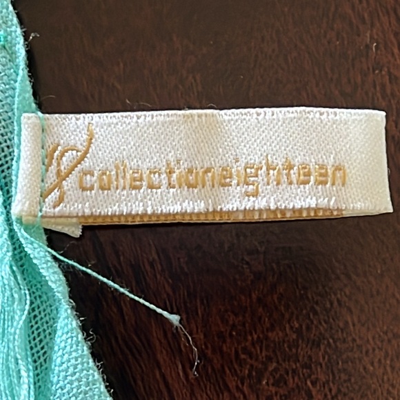 Beautiful Spring/Summer Lightweight Scarf - Picture 5 of 6